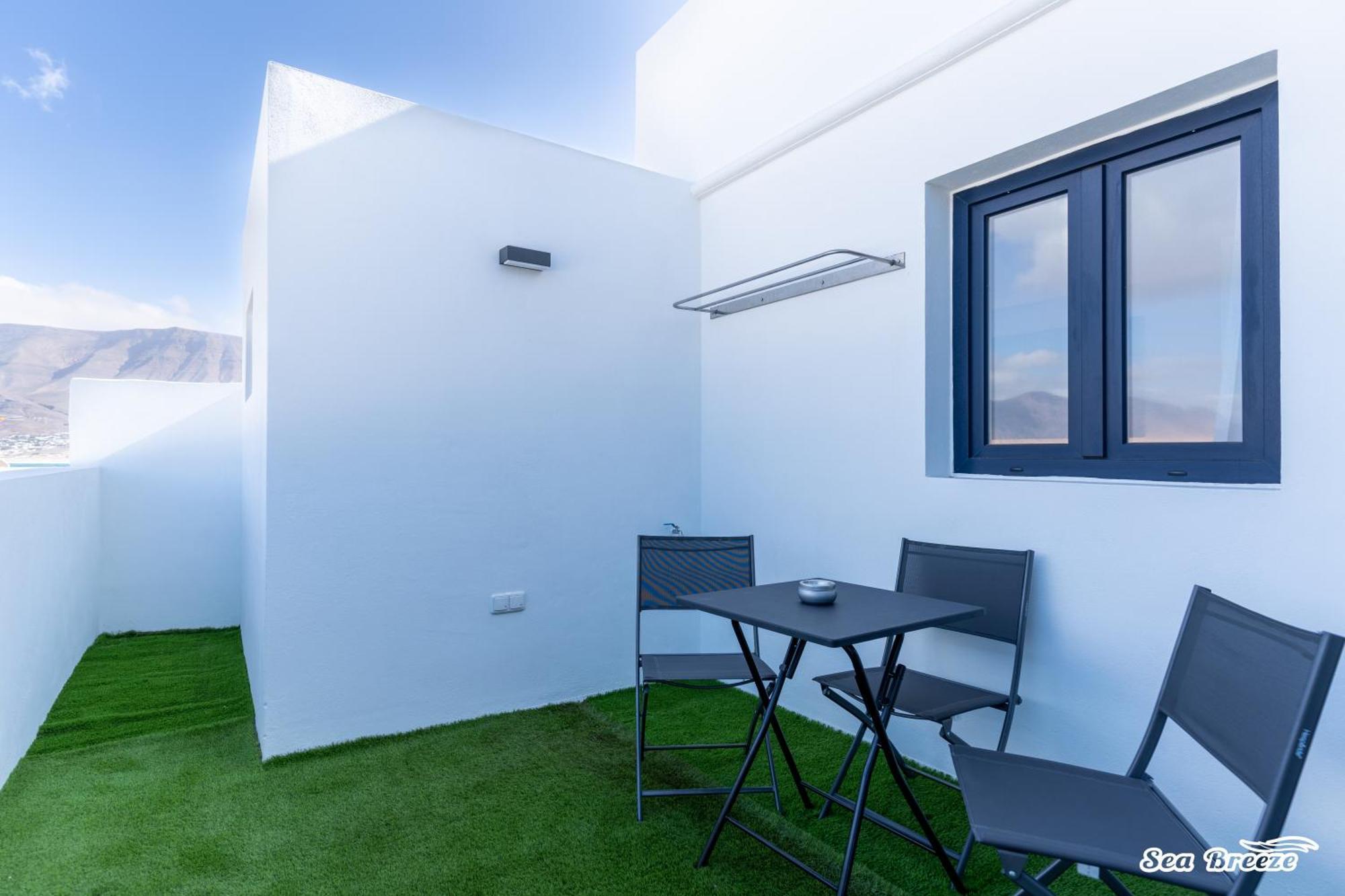 2 Apartments Sea Breeze Famara Exterior foto